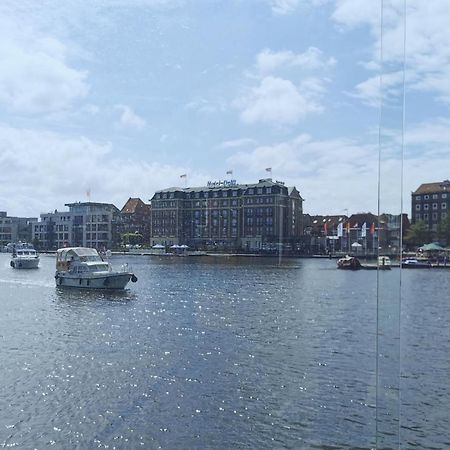 Hausboot Die Leseinsel Emden Zewnętrze zdjęcie